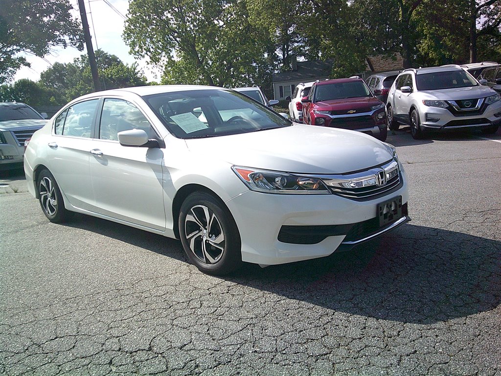 2017 Honda Accord LX's photo